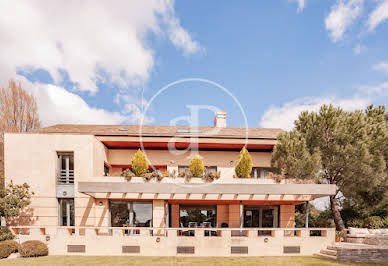 Maison avec piscine et terrasse 15