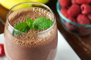 Chocolate-Banana-Raspberry Breakfast Drink