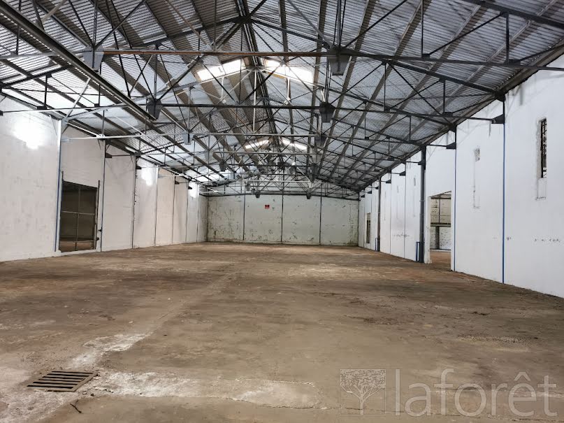 Location  locaux professionnels  500 m² à Le morne rouge (97260), 2 600 €