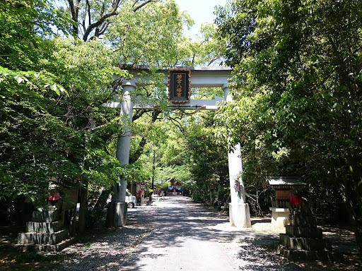 若宮八幡宮 本殿前鳥居