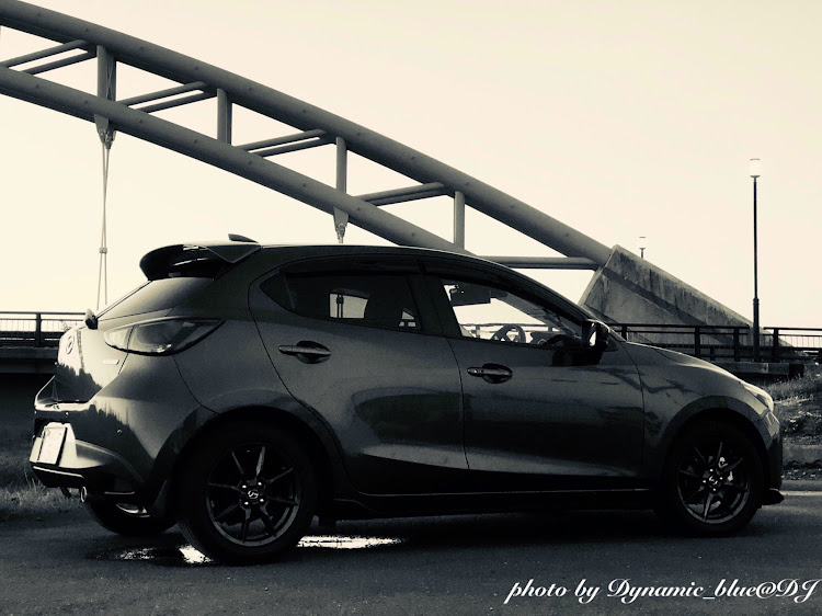 デミオのデミオSKYACTIV-G 1.5・愛車撮影・モノクロ写真に関するカスタム事例の投稿画像2枚目