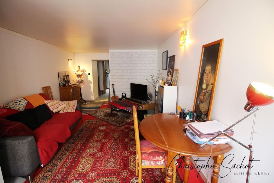 Vente maison 4 pièces 75 m² à Surgères (17700), 125 000 €