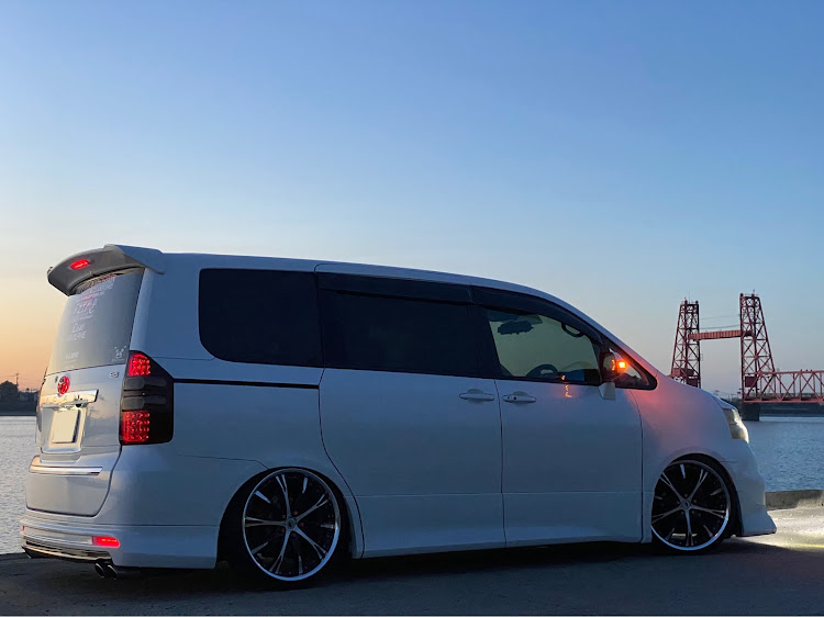 ノアのZRR70W・70 straight line・昇開橋・洗車に関するカスタム事例の投稿画像2枚目