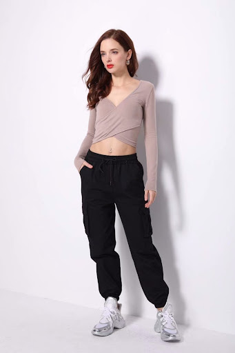 Title 2, Elastic belt trousers for all-day comfort and a...