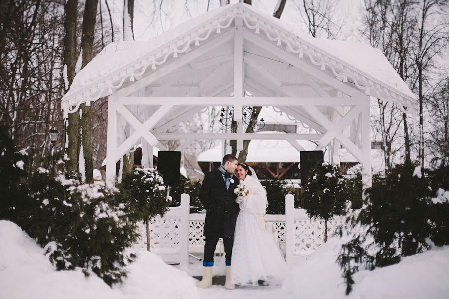 Fotografo di matrimoni Marina Lobanova (lassmarina). Foto del 21 dicembre 2013