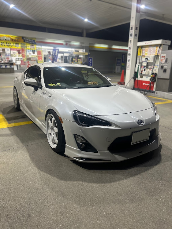 86の車高調整・金欠レーシング・あけましておめでとうございます・今年もよろしくお願いします・新年のご挨拶に関するカスタム事例の投稿画像1枚目