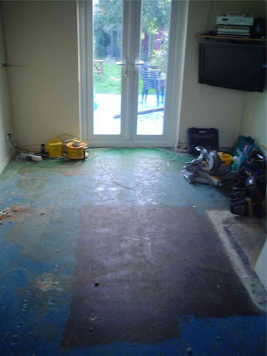 Lay Laminate flooring in Lounge and Hallway