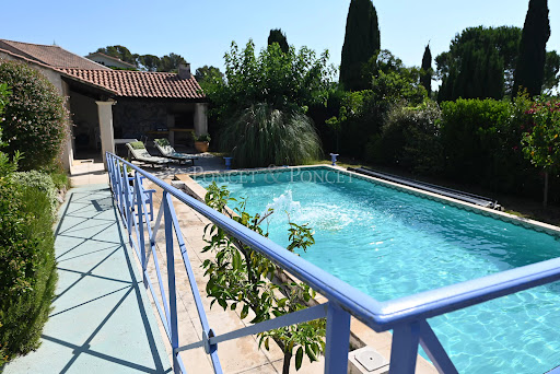 House with pool 4