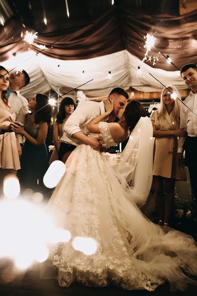 Wedding photographer Karina Ostapenko (karinaostapenko). Photo of 19 July 2019