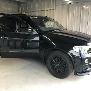 X5 M E70