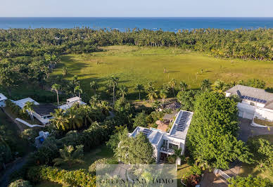 Villa with pool and garden 3