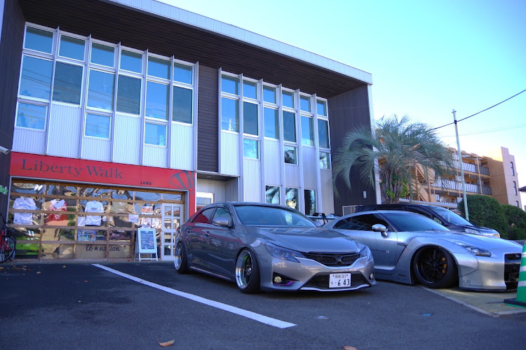 マークXのLIBERTYWALK・スペチャーレ・リバティーウォーク・35GT- Rに関するカスタム事例の投稿画像1枚目