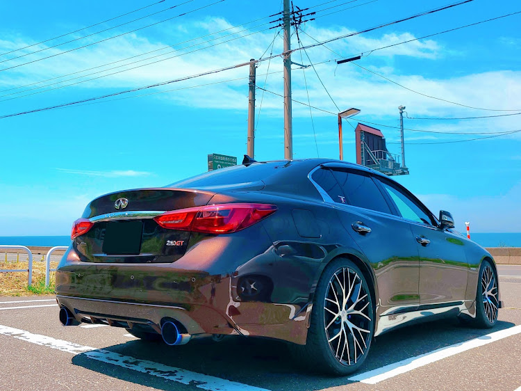 スカイラインのインペリアルアンバー・HV37 中期・INFINITI・NISSANに関するカスタム事例の投稿画像1枚目