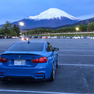 M4 クーペ F82