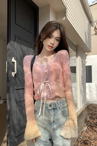 Title 4, Hollow Hook Flower Flared Sleeve Gradient Top S...