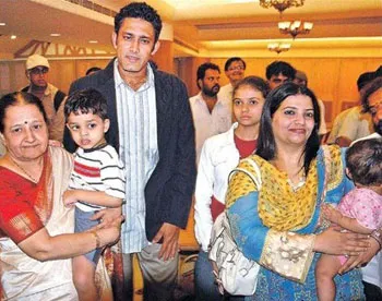 ANIL KUMBLE FAMILY.jpg