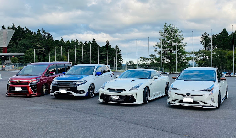 NISSAN GT-RのKuhl Racing・VOXY・アウトランダーPHEV・プリウス・繋がりは大切にしたいに関するカスタム事例の投稿画像5枚目