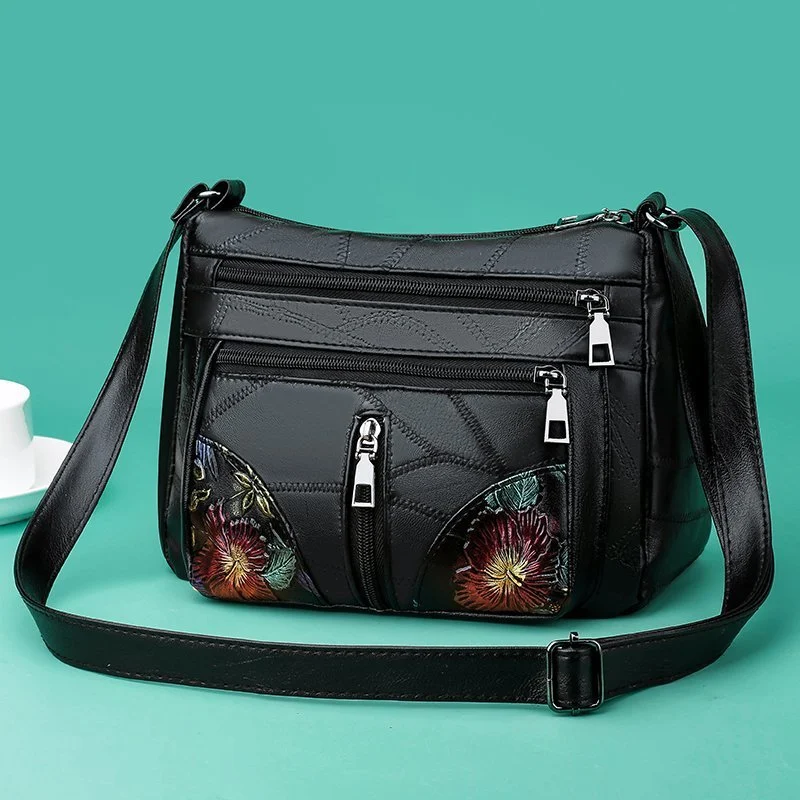 Fashionable Large Capacity Shoulder Bag for Women A stylish and spacious shoulder bag, perfect for carrying all your ess