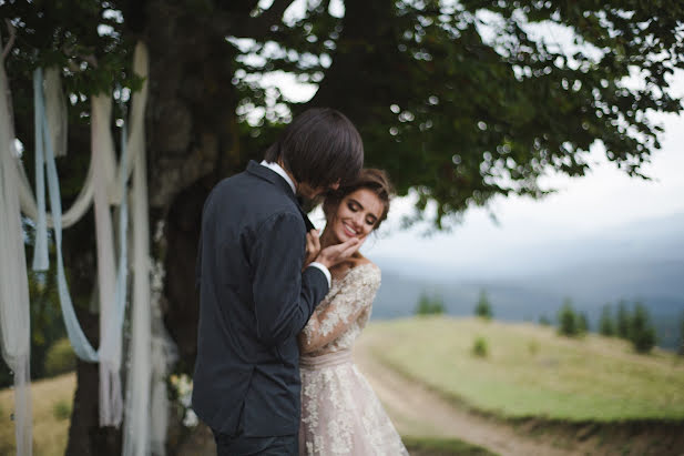 Fotógrafo de casamento Nadya Ravlyuk (vinproduction). Foto de 2 de outubro 2016