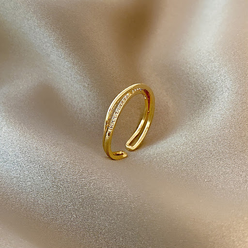 Title 1, Small Crowd Design Diamond Ring for Women. Feat...