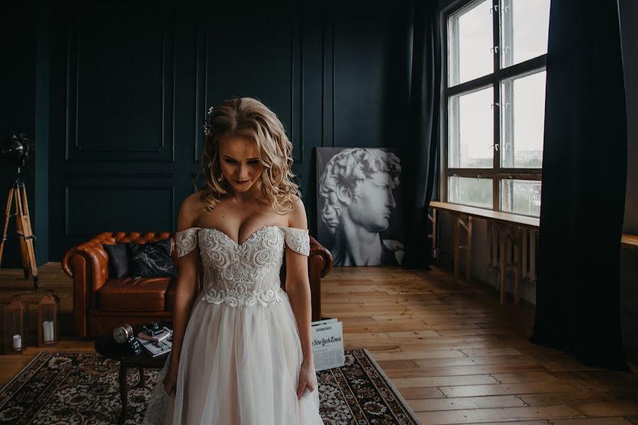 Wedding photographer Nastya Okladnykh (nastyaok). Photo of 13 June 2019