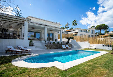 Villa with pool 2