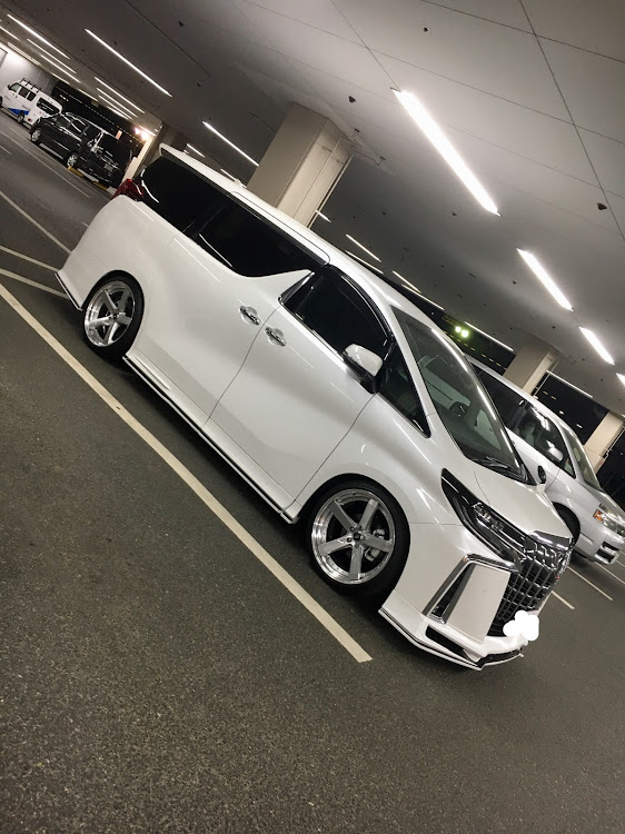 アルファードの#kuhlracing・アルファード30後期に関するカスタム事例の投稿画像1枚目