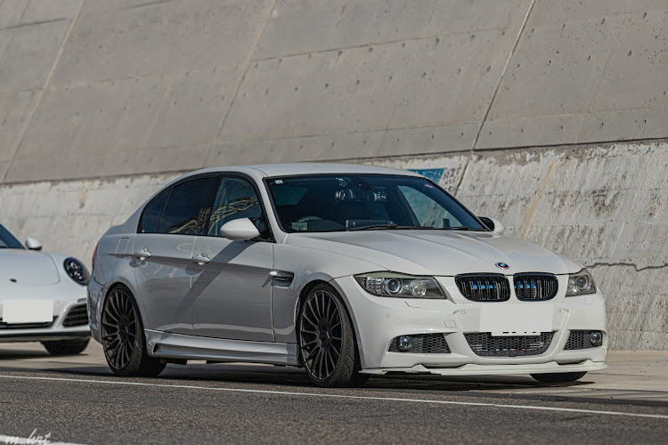 3シリーズ セダンのBMW3シリーズ・新春大人の遠足・千人画廊・ドローン撮影・ライオン壁画に関するカスタム事例の投稿画像5枚目