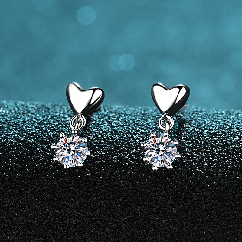 Sterling Silber Ohrstecker für Damen mit Moissanit. Funkelnde Eleganz für jeden Anlass. Ein stilvolles Geschenk für Sie.