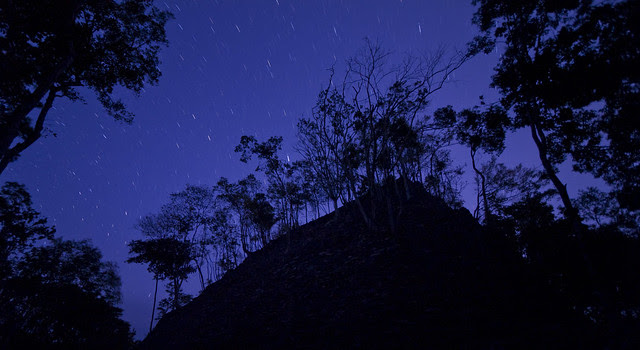 Sobre la Cima del Mundo Maya