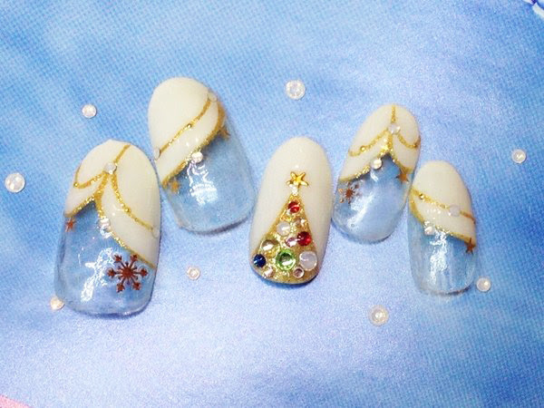 ショートネイルをクリスマスデザインに 短い爪にイベント感を取り入れてみる