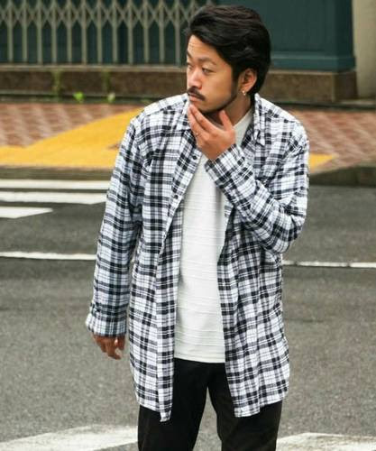 ロングシャツのメンズコーディネート 着こなし