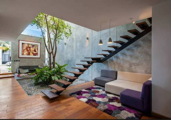 Khi xây dựng giếng trời, ngoài tính thẩm mỹ thì phong thủy cũng là yếu tố gia chủ cần quan tâm. Ảnh minh họa