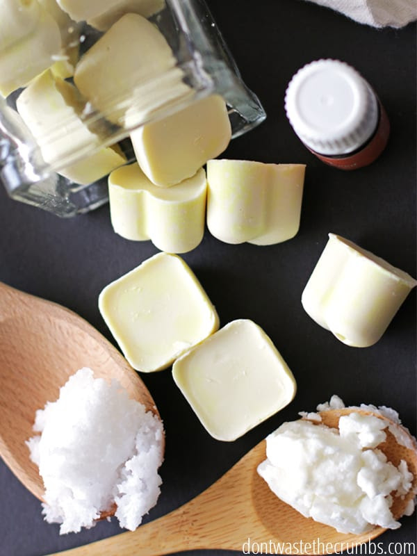 Finally, a natural sunscreen alternative that uses what I already have at home! Love these easy recipes for homemade sunscreen and the logic behind when to use them. They're definitely on my must-try list for my natural skincare routine! :: DontWastetheCrumbs.com