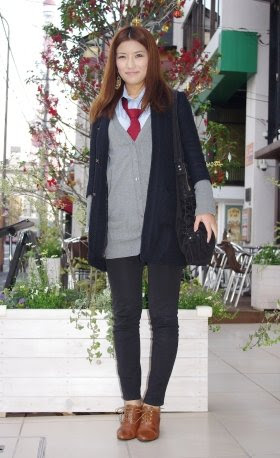 最高の女性 ネクタイ ファッション 人気のファッション画像