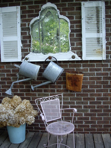 outdoor chippy vignette