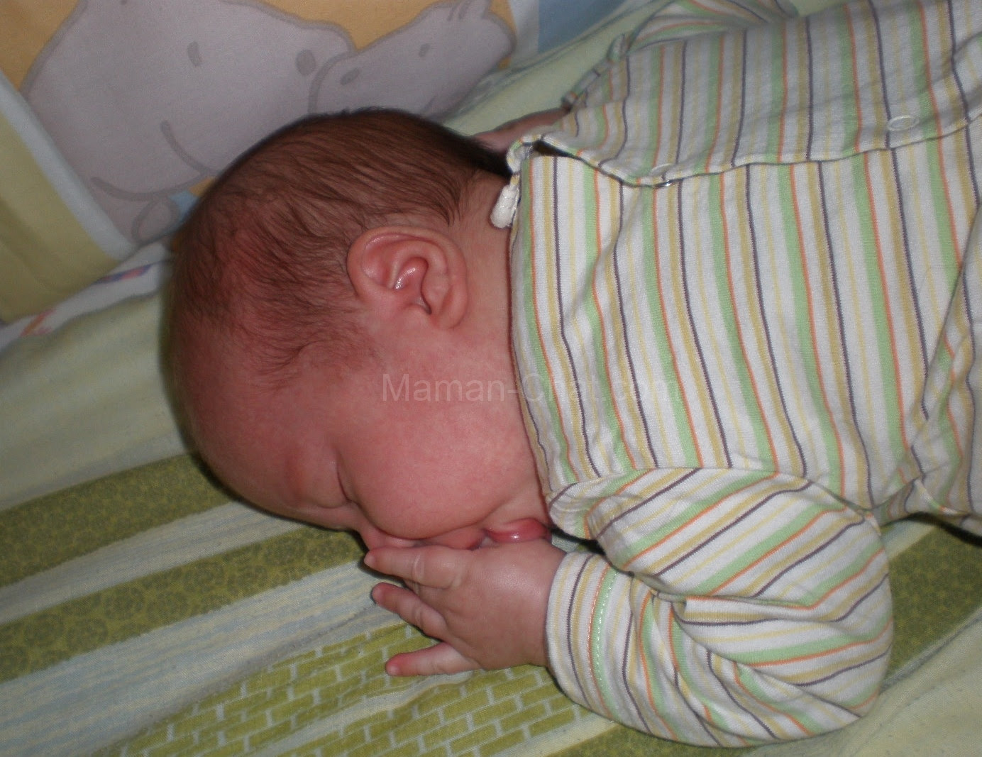 La Culpabilite De Faire Dormir Son Bebe Sur Le Ventre Famille Chat