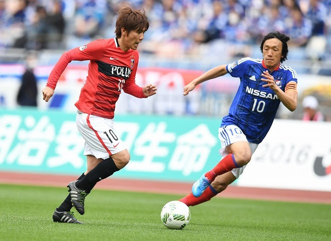 浦和 レフティ司令塔 新10番対決 柏木陽介が中村俊輔より そこだけは上回りたい と語るこだわりのキックとは サッカーダイジェストweb