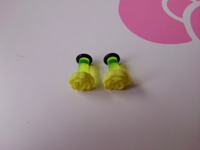 Yellow flower ear gauges. Size sizes of ear gauges. Yellow flower ear gauges. Size