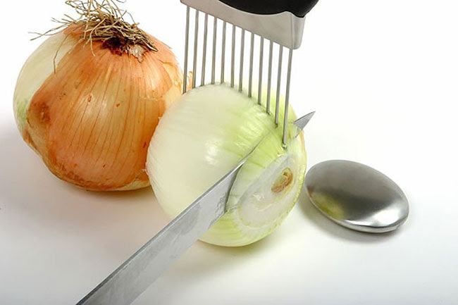 cool-onion-fork-cutting-knife