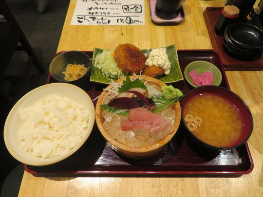 大阪人ロックの旨いもんを喰らう 吹田 江坂 江坂海鮮食堂 おーうえすと 日替わりのランチがとてもお得でコスパ抜群です