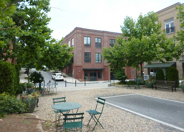 P1020729-2010-06-25-Glenwood-Park-Brasfield-Overlook-Building-from-Brasfield-Square-Cablik-Office-Brick-Detail
