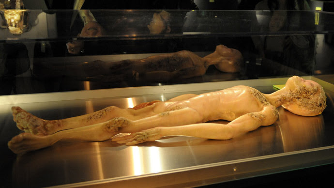 А model depicting the 1947 Alien Autopsy in Roswell, New Mexico (AFP Photo)