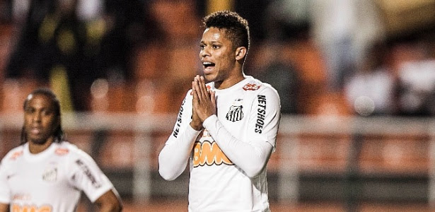 Atacante do Santos, André interessa ao Vasco para a disputa do Campeonato Brasileiro