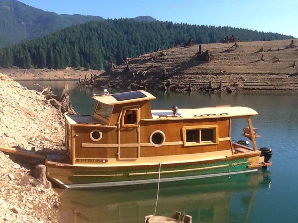 WaterWoody Houseboat