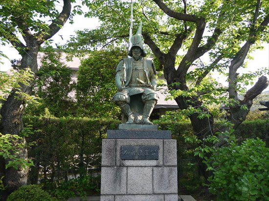 妙行寺の加藤清正の銅像 武将の銅像と墓参り