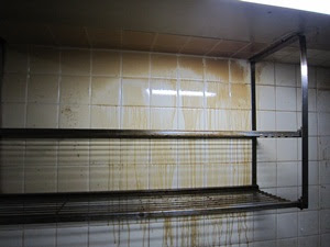 タバコのヤニ汚れの掃除 壁紙やタイル 部屋の中が茶色いのが気になります 北大阪でお掃除代行のご相談 ハウスクリーニング ステップクリーン 北摂から西宮まで あなたのお住まいをきれいにします