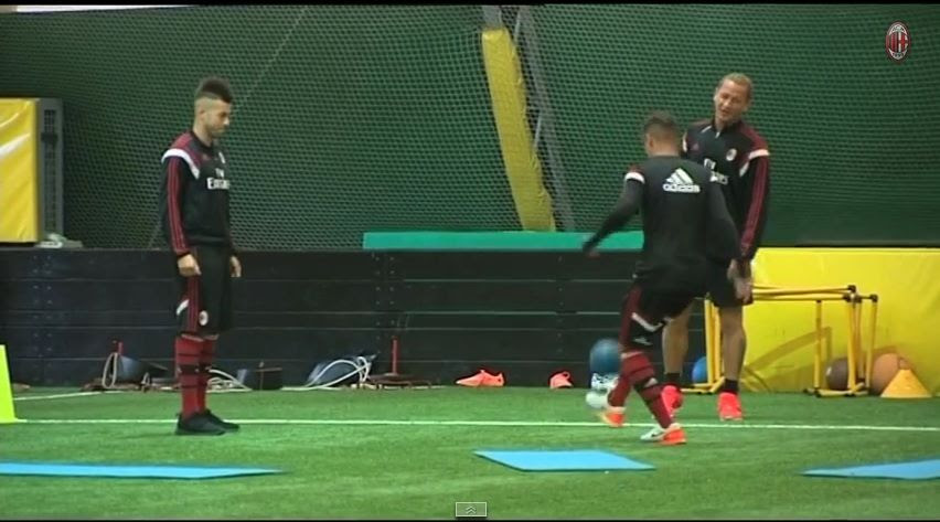 動画 ミラン エル シャーラウィとハキム マストゥールがフリースタイルスキルを披露する サカにゅブログ