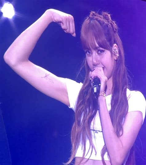 Does Lisa Have A Tattoo?
