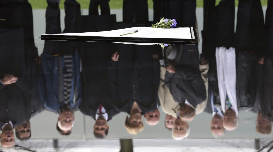 Merkel honra a las víctimas del nazismo